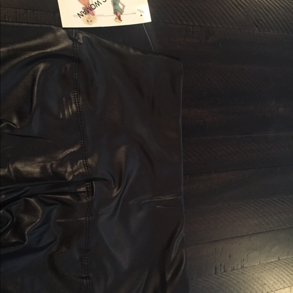 😍Stretchy Black faux leather leggings 💕 - Picture 5 of 5